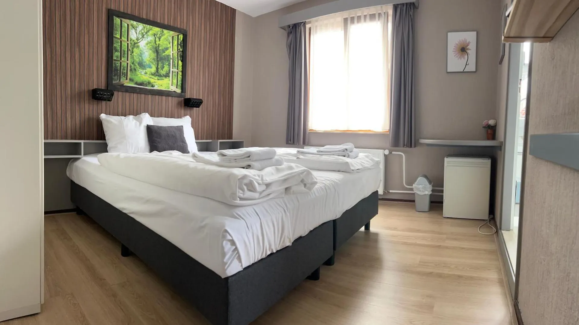 ***  Hotel Gaudi ファルケンブルフ オランダ