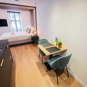 https://luxurious-35m2-designer-studio.eindhoven-hotels.net